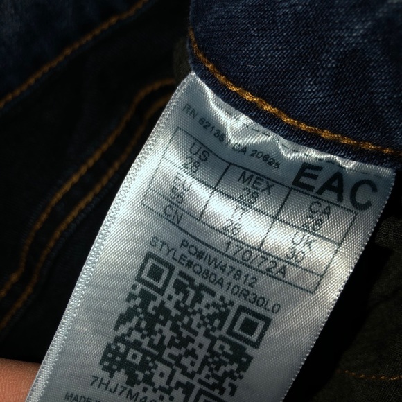 Mid Cropped GUESS Jeans - Picture 5 of 7